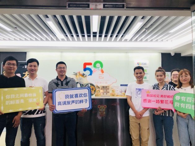 1591060808387913.jpg 媒體合影配圖